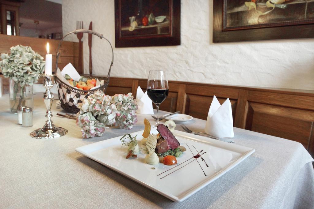 Hotel-Restaurant Roter Ochsen Lauchheim Exterior foto