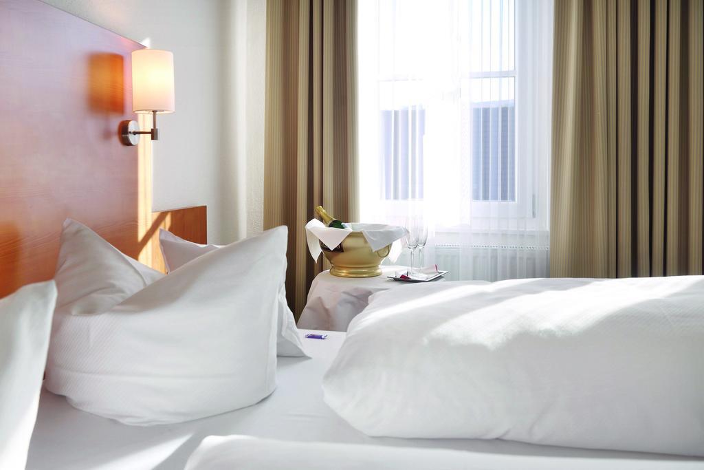 Hotel-Restaurant Roter Ochsen Lauchheim Habitación foto